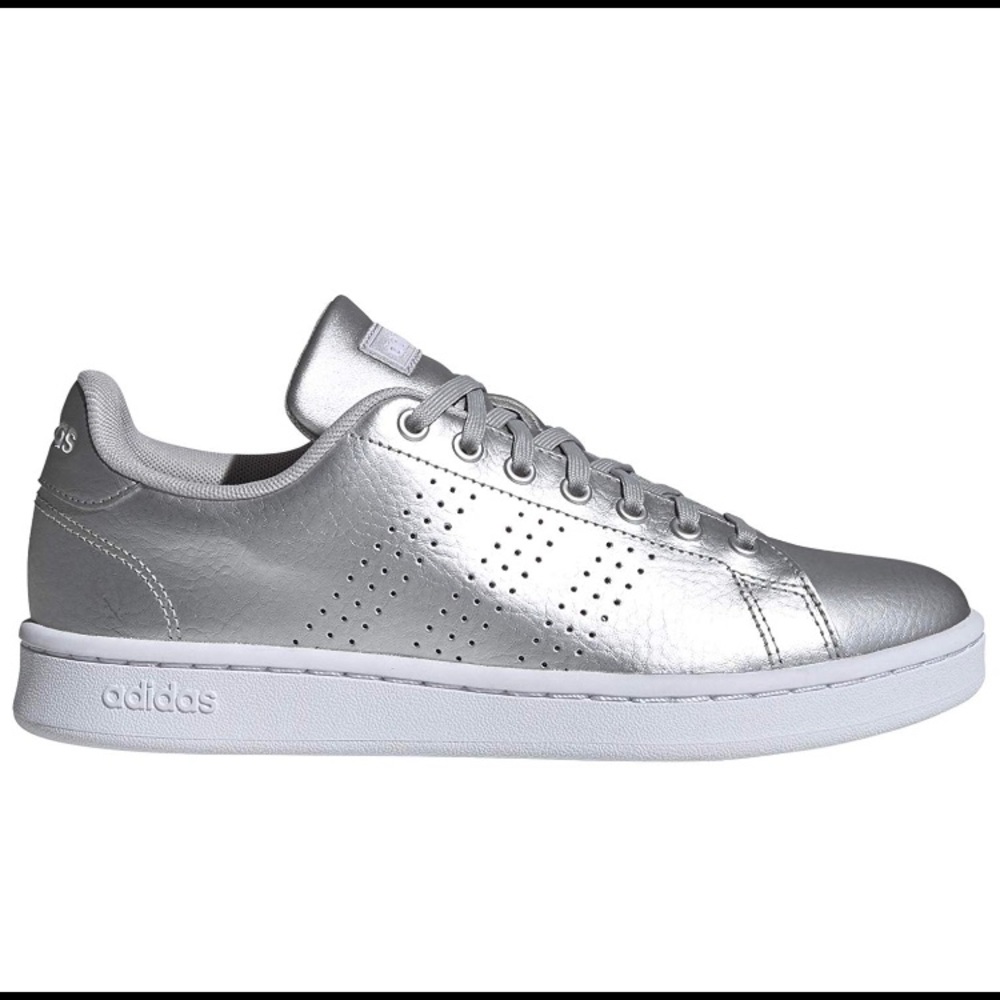 Adidas Advantage Silver sneakers EUC 8.5 (fits 9)